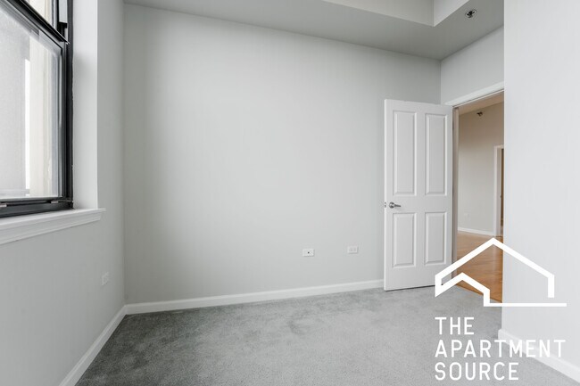 Building Photo - 1464 S Michigan Ave