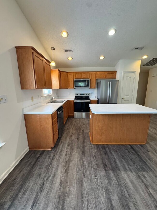 Building Photo - 132 Springwood Ln