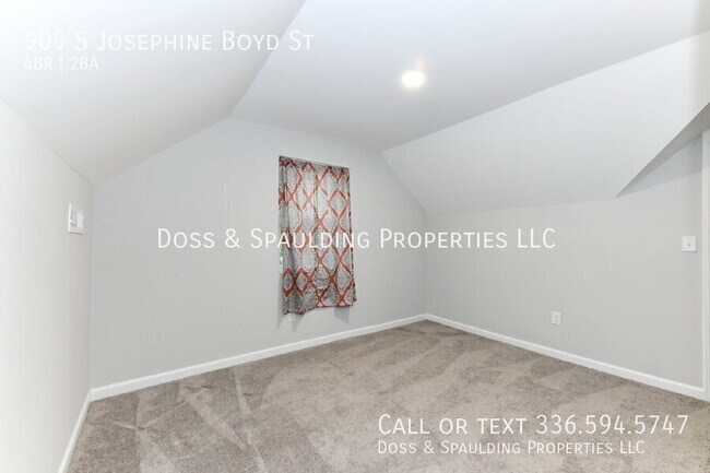 Building Photo - 909 S Josephine Boyd St