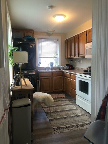 Kitchen - 551 Washington St