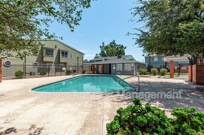 Building Photo - 2301 E University Dr