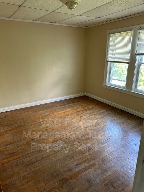 Building Photo - 3289 E 143rd St