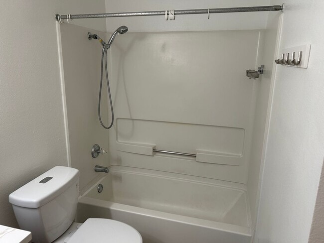 Building Photo - GORGEOUS Downtown Apartment!!!