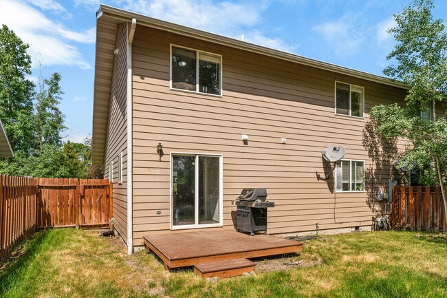 Building Photo - 306 Golden Valley Dr