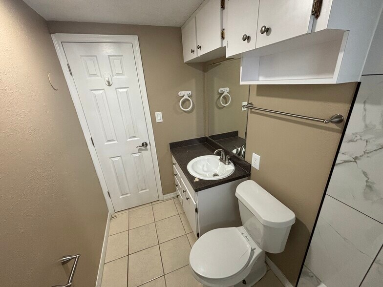 Building Photo - 1207 W Pierce St