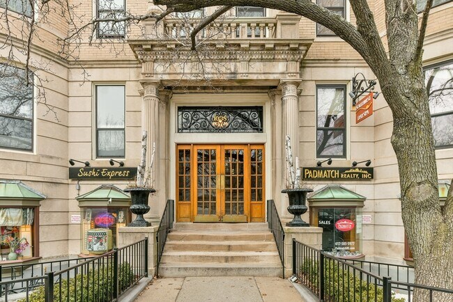 Building Photo - 1038 Beacon St