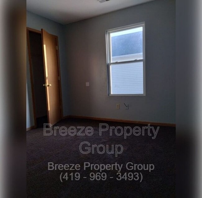 Building Photo - 205 W Chalmers Ave