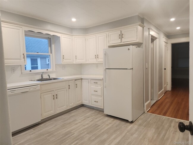 Building Photo - 124 Corlies Ave