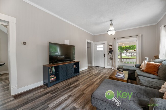 Building Photo - Delano District | Renovated 3 Bedroom 3 Ba...