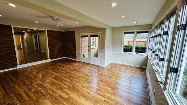 Building Photo - 2948a Candlelight Way