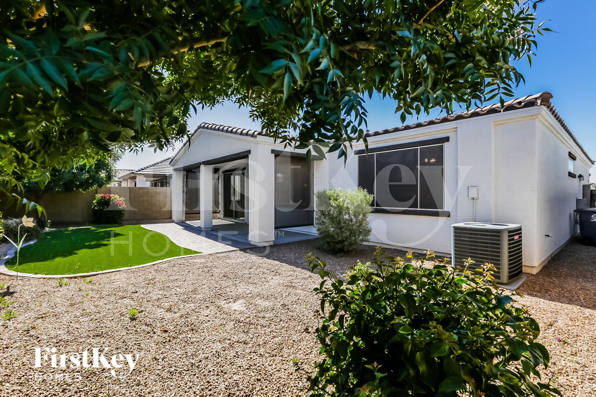 Building Photo - 22464 Via Del Oro