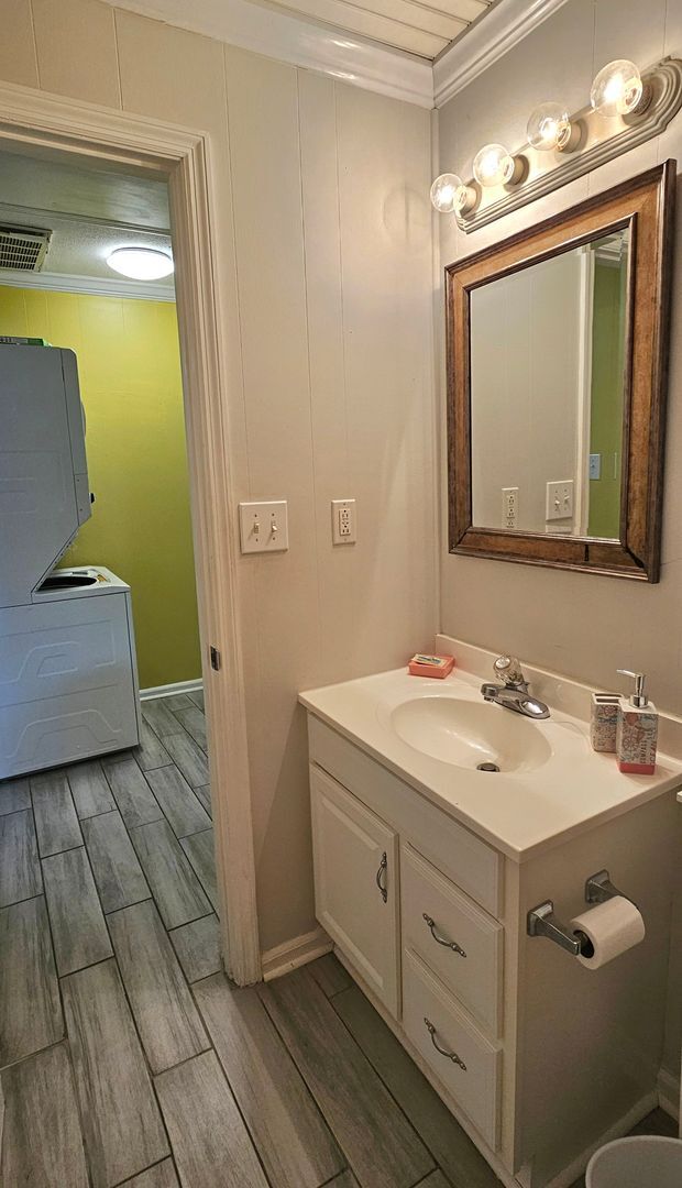 Building Photo - Cozy Cottage – Just 1 Block from the Beach