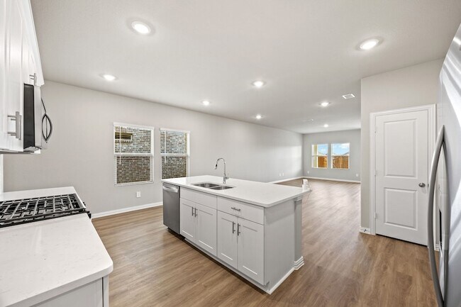 Building Photo - 607 Clover Crk Dr