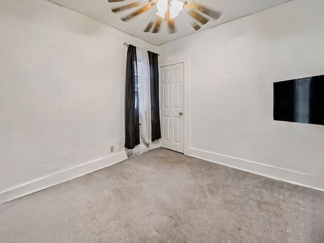 Building Photo - AVAILABLE NOW! SECTION 8 APPROVED! Charming 3-Bedroom Home in Warren!