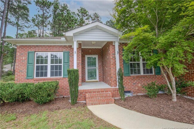 Building Photo - 110 Willow Creek Ln