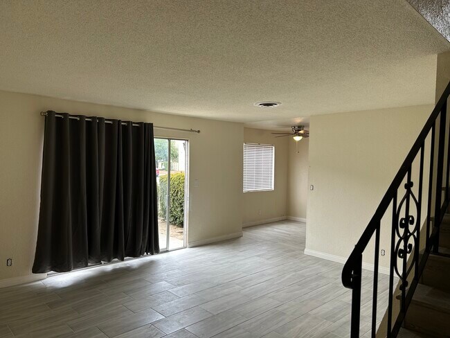 Building Photo - 642 Lemar Park Dr