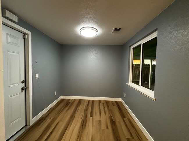 Building Photo - Beautifully Remodeled 3-Bedroom Home in Hi...