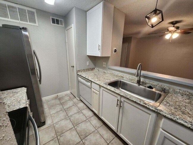 Building Photo - 2120 El Paseo St
