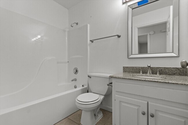 Building Photo - Great location in Five Points Area!