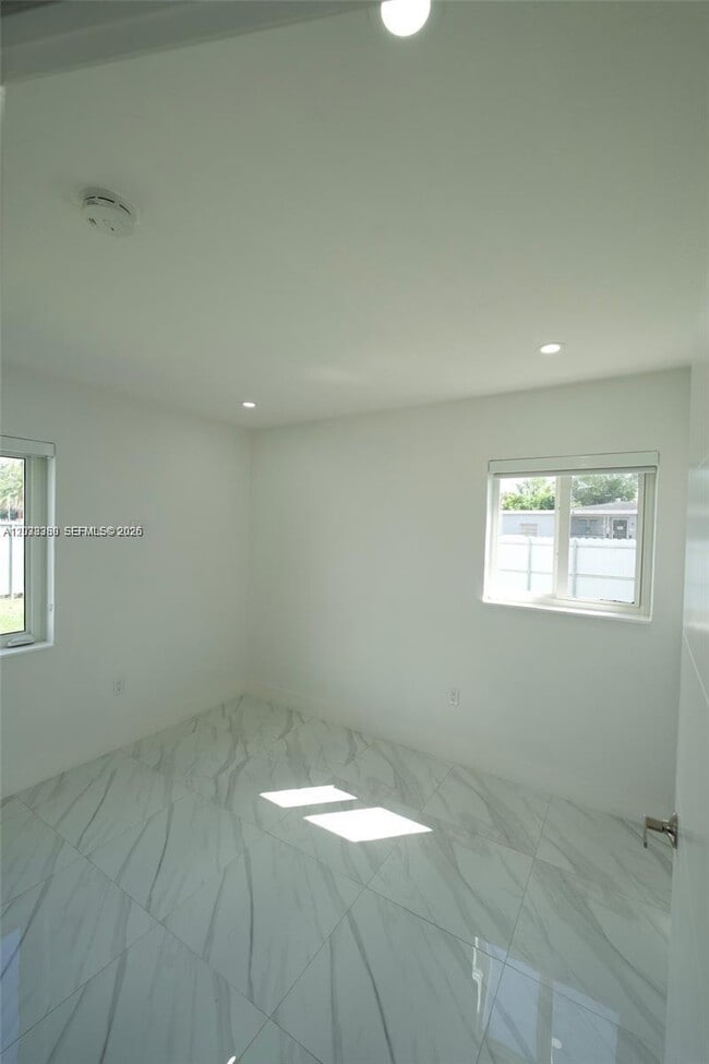 Building Photo - 10381 SW 32nd St