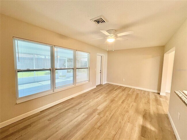 Building Photo - 3126 Shamrock Dr