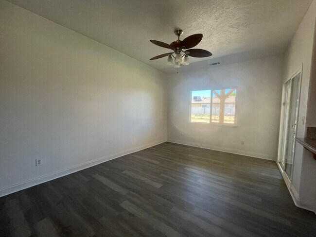 Building Photo - 3 bed 2 bth in Apple Valley. Apply today!