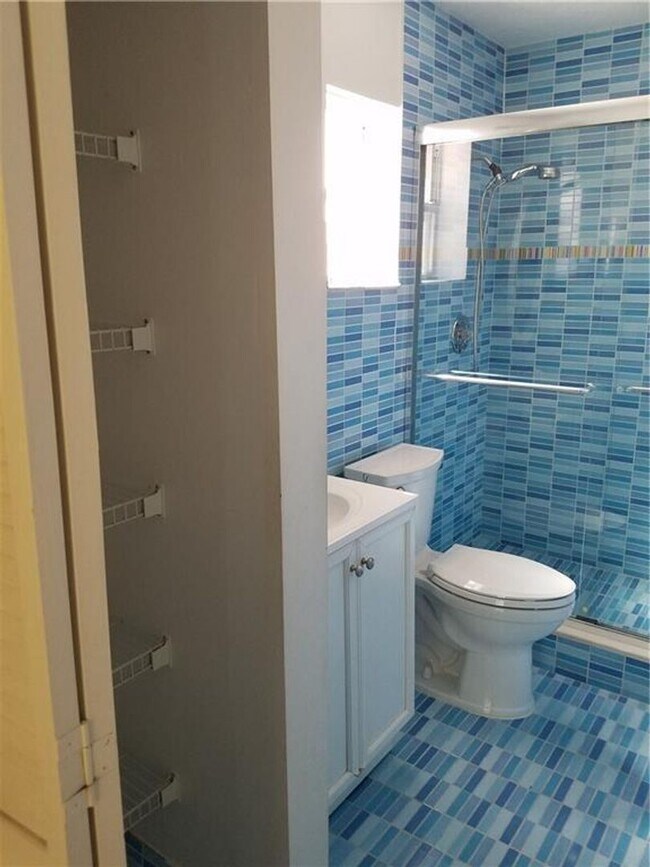 Building Photo - 1159 SE 6th Ct