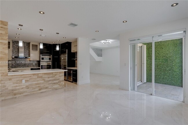 Building Photo - 7044 NW 115th Ct