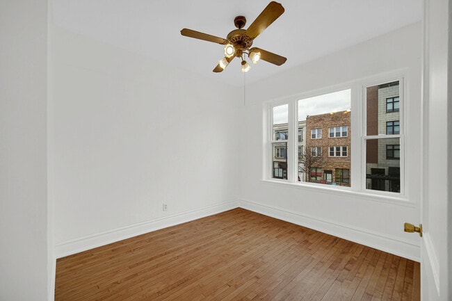 Building Photo - 1002 N Western Ave