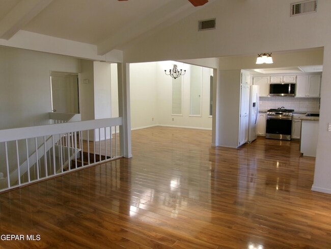 Building Photo - 5852 Mira Serena Dr