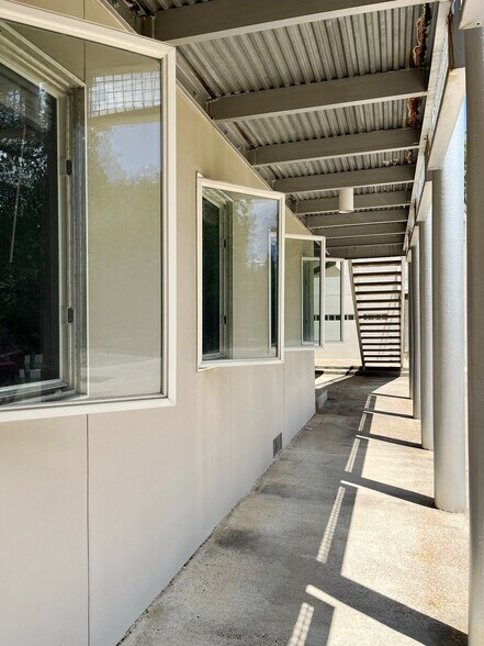 Building Photo - 4231 Travis St