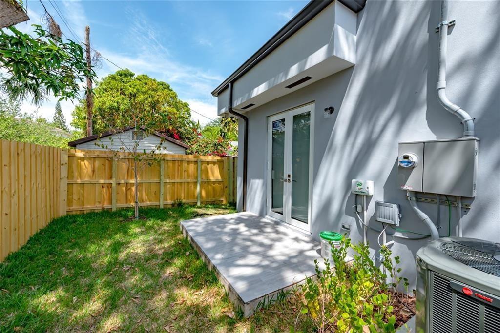 Building Photo - 1105 NE 2nd Ave