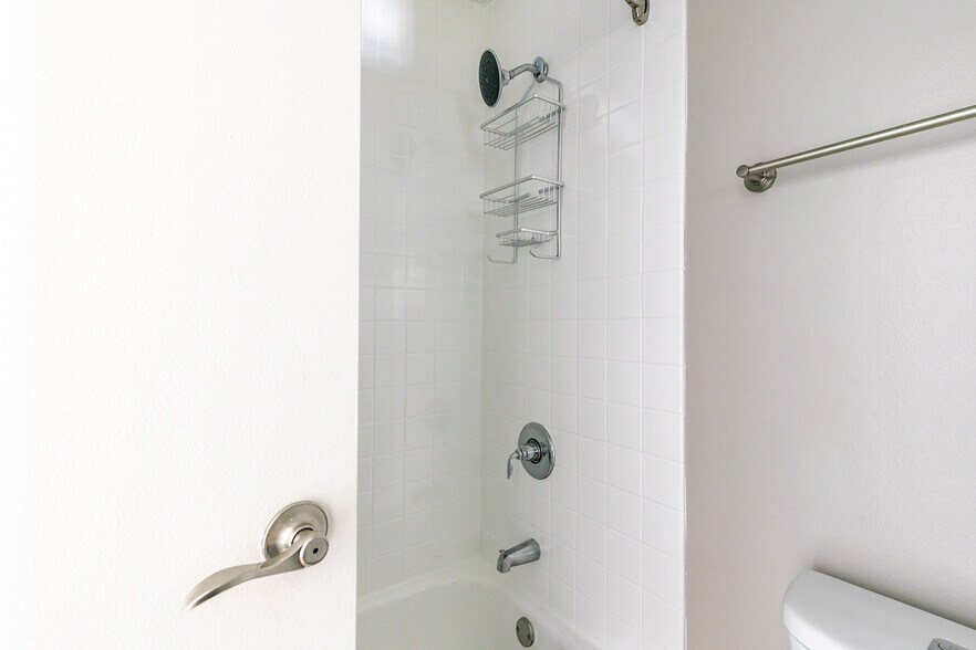 Building Photo - 77 W Huron St