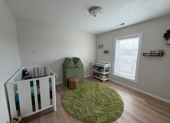 Building Photo - Roomy 5 Bedroom Home with Deck in Christiansburg