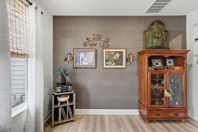 Building Photo - 3 Bedroom 2.5 Bathroom Townhome w/ 1 car garage in a prime location of Flowers Plantation