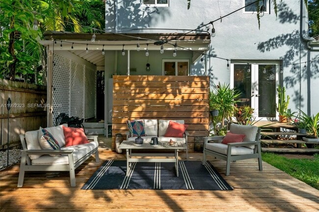 Building Photo - 970 NW 10th Ave