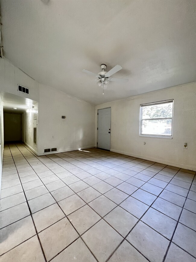 Building Photo - 1516 Majestic Ave