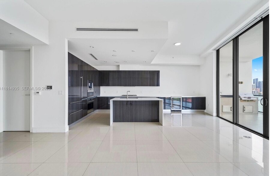 Building Photo - 1451 Brickell Ave