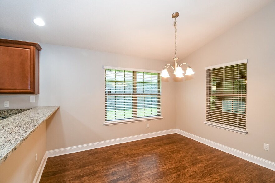 Building Photo - 2195 Thornbrook Dr