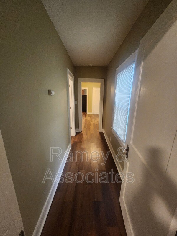 Building Photo - 1772 W Gaulbert Ave