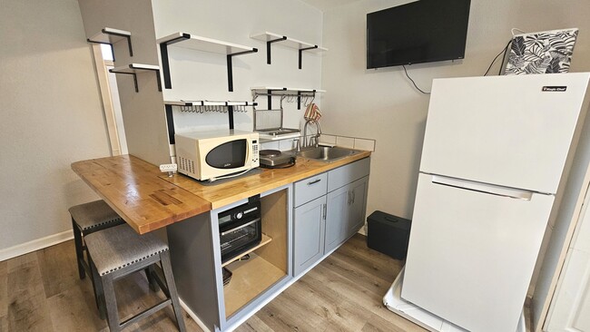 Building Photo - Studio, 1 covered parking with Murphy bed