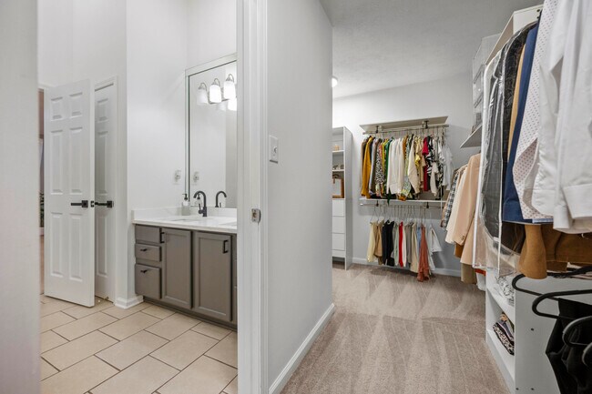 Building Photo - 4016 Kenesaw Dr