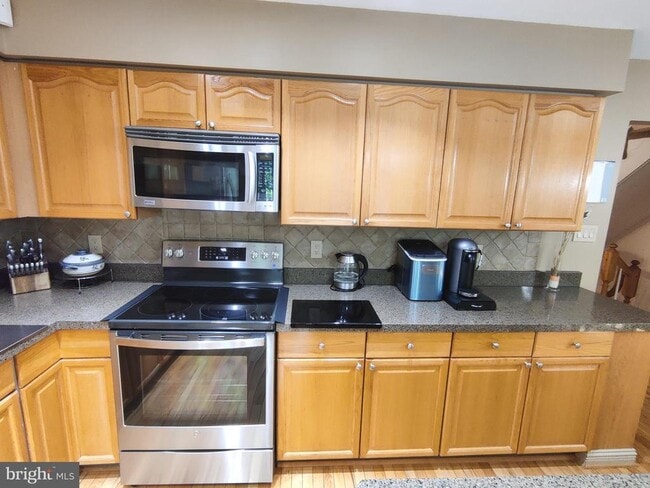 Building Photo - 7212 Burton Hill Ct