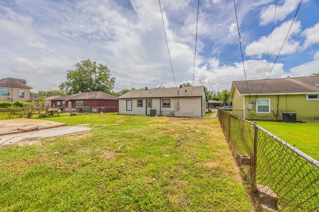 Building Photo - 5007 Northridge Dr