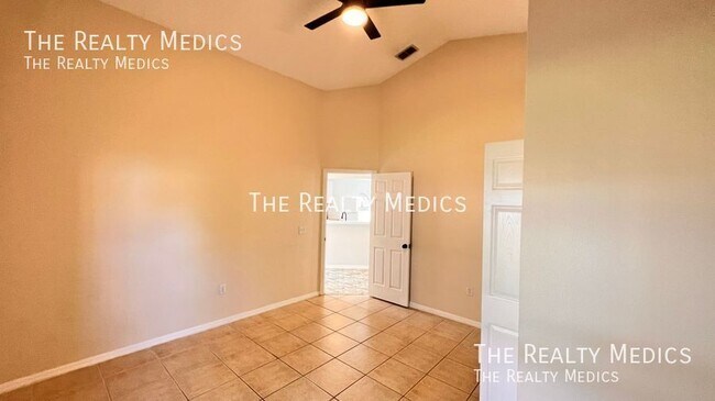 Building Photo - 14405 Lake Price Dr