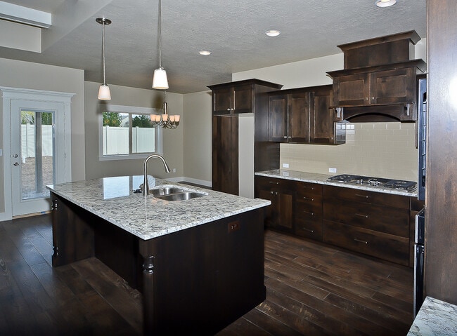 Building Photo - 4 Bedrooms 2.5 Bathrooms in Meridian