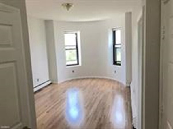 Building Photo - 3141 Washington St