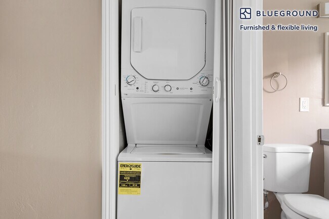 Building Photo - 710 Laurel Ave