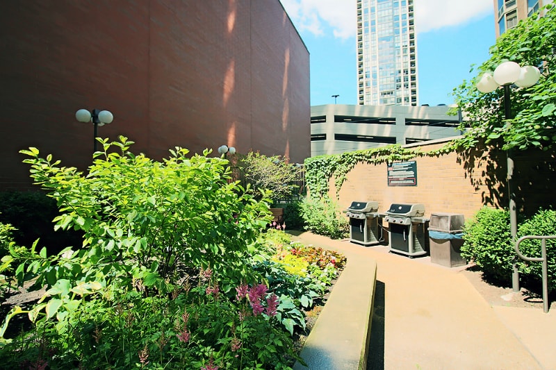 Building Photo - 1124 N Dearborn St