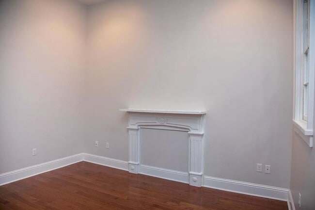 Building Photo - 3200 Banks St